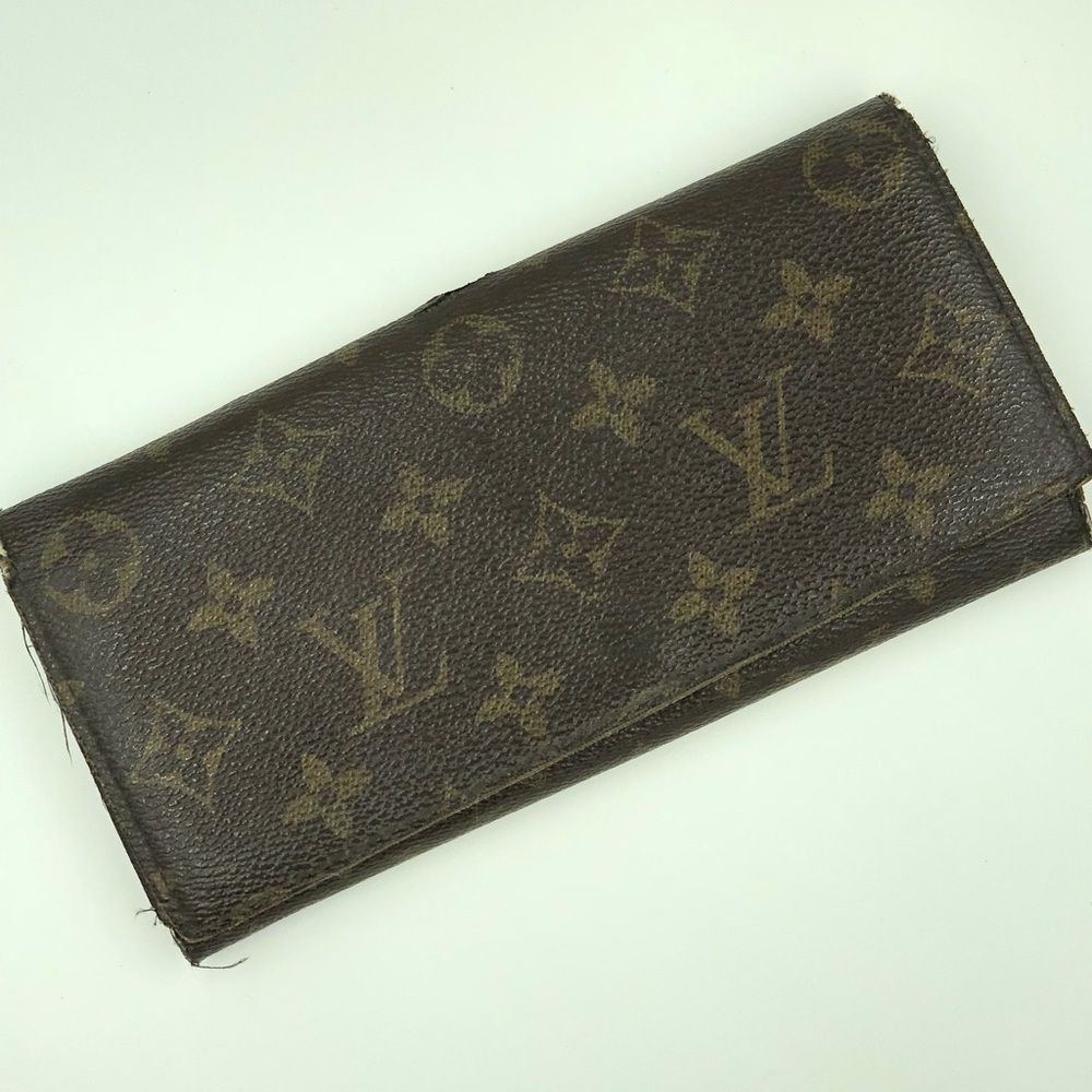 Louis Vuitton. Brown wallet